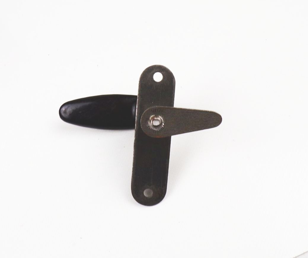 Alter Fenstergriff Fensterolive mit Beschlag Schwarz Bakelit Art Deco Bauhaus 