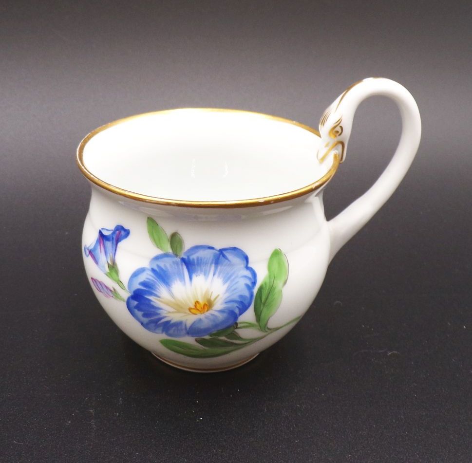 Altes Meissen Porzellan Tasse Untertasse blaue Blume Schwanenhals Altes Meissen Porzellan Tasse Untertasse blaue Blume Schwanenhals