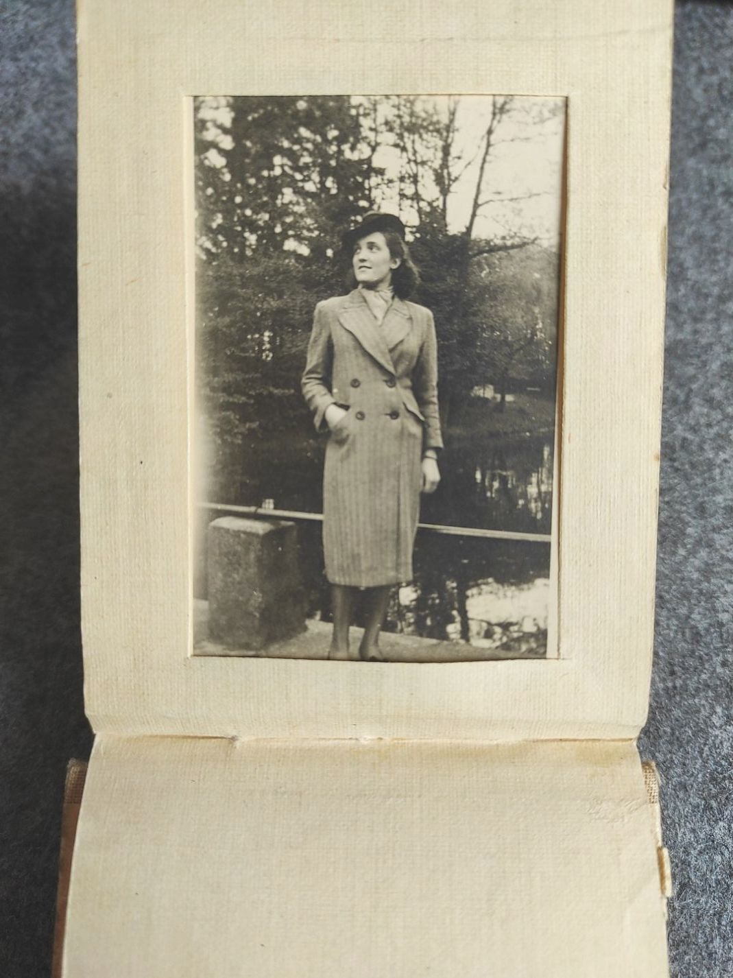 Alte Fotoalben 3 Stück schwarz weiß 103 Fotos Familie Reise Alte Fotoalben 3 Stück schwarz weiß 103 Fotos Familie Reise