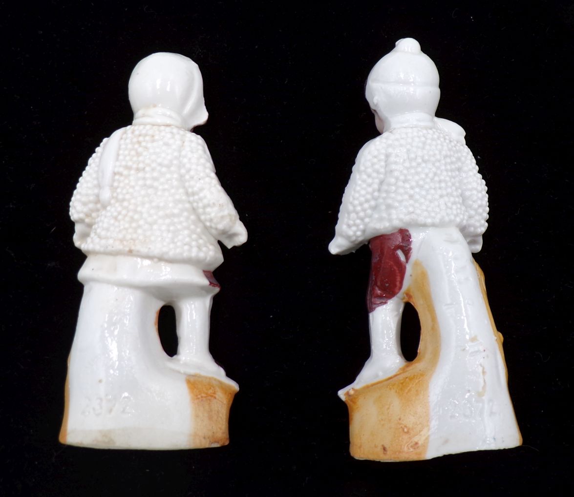 Porzellanfiguren Kinder Mädchen Bube 2 Stück Biskuitporzellan Kitsch Nippes Porzellanfiguren Kinder Mädchen Bube 2 Stück Biskuitporzellan Kitsch Nippes
