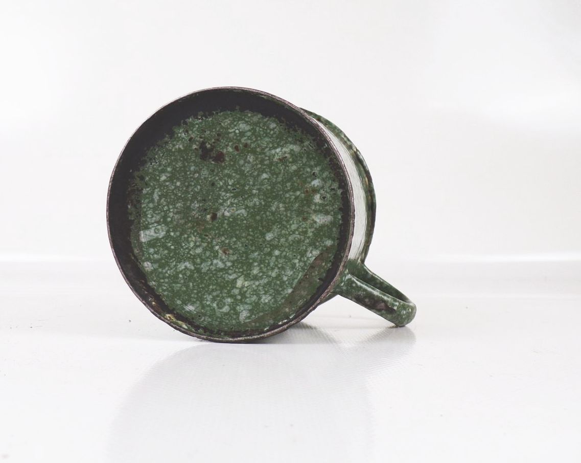 Alte Emailtasse grün weiß Tasse Emaille Pflanzgefäß Trinkbecher Alte Emailtasse grün weiß Tasse Emaille Pflanzgefäß Trinkbecher