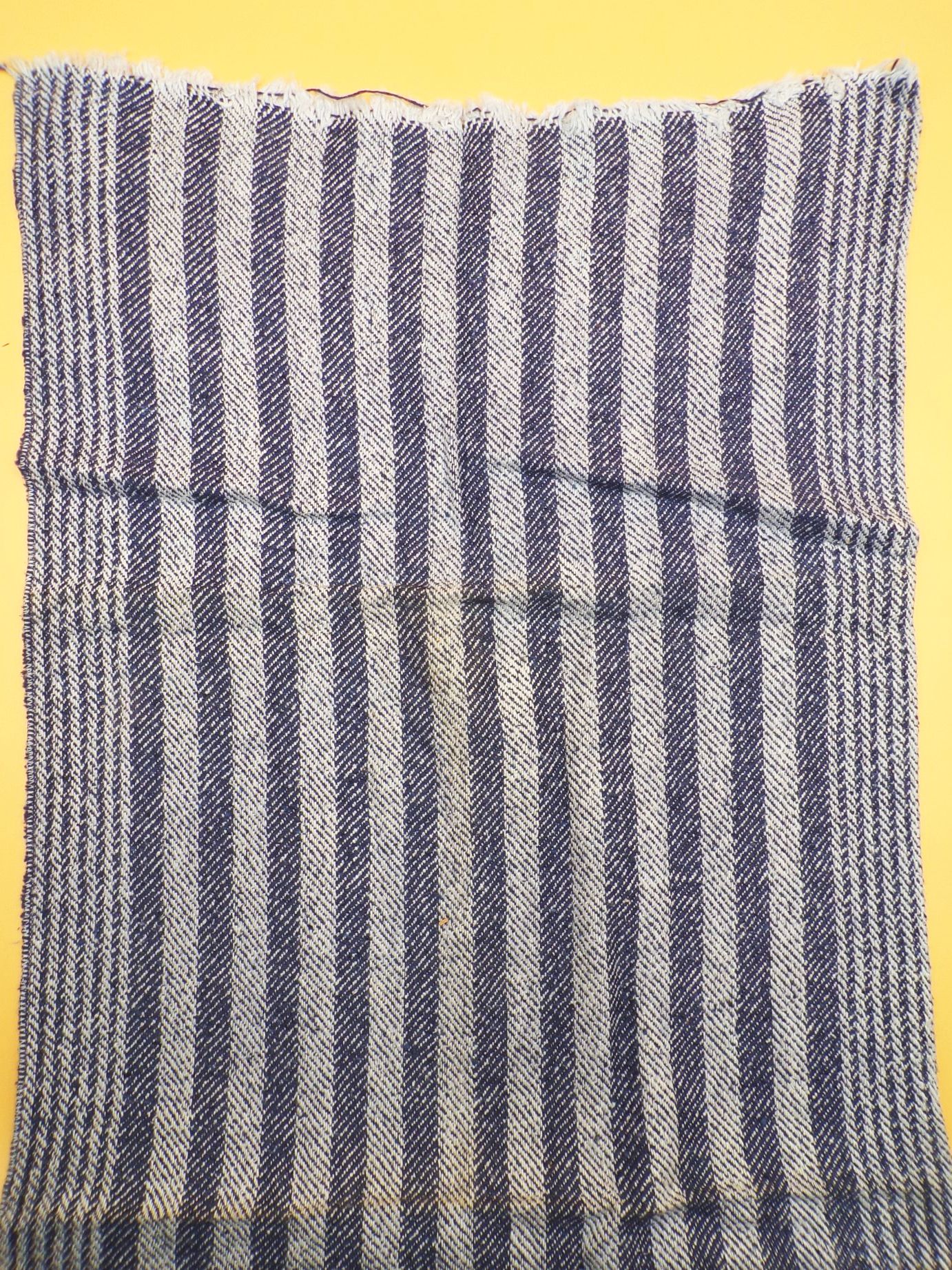 Altes DDR Handtuch blau weiß liniert 46 x 112 cm Vintage