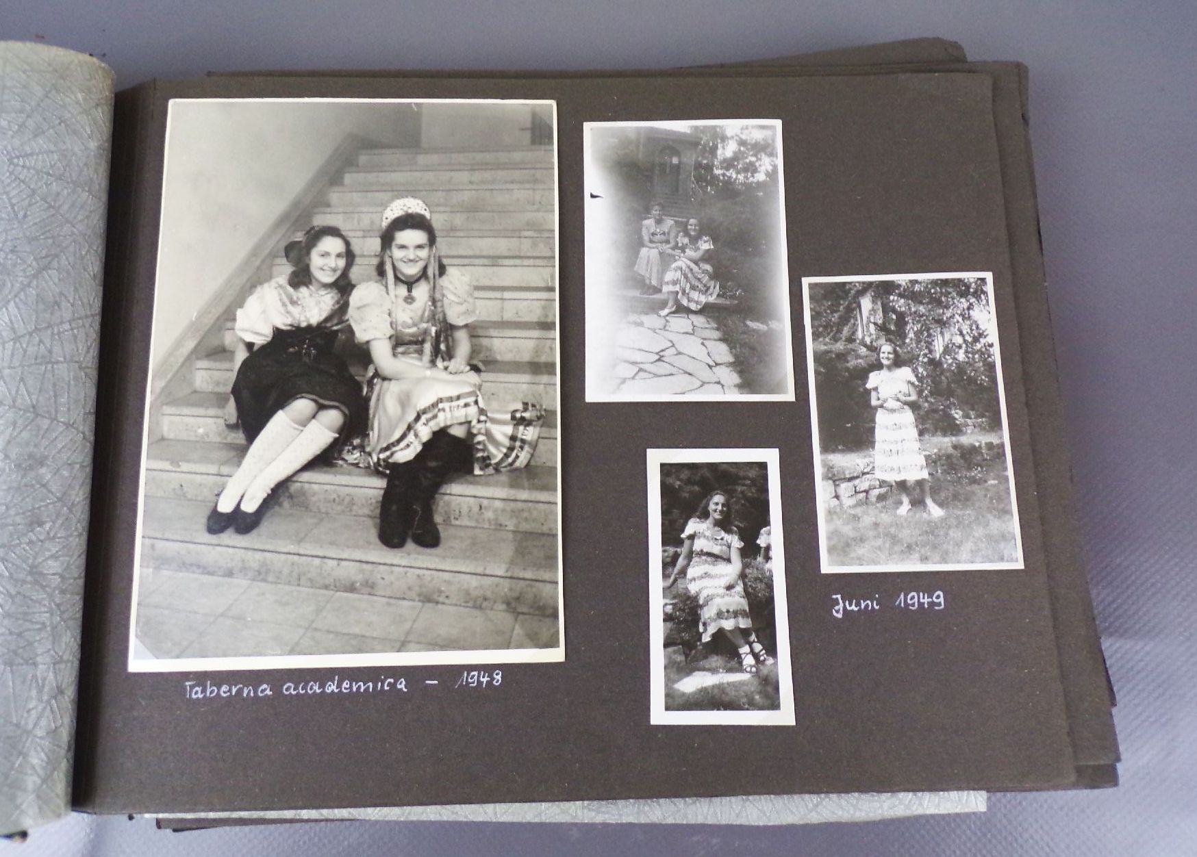 Altes Fotoalbum Ostsee Urlaub 1947 bis 1950 Strandschönheit Altes Fotoalbum Ostsee Urlaub 1947 bis 1950 Strandschönheit