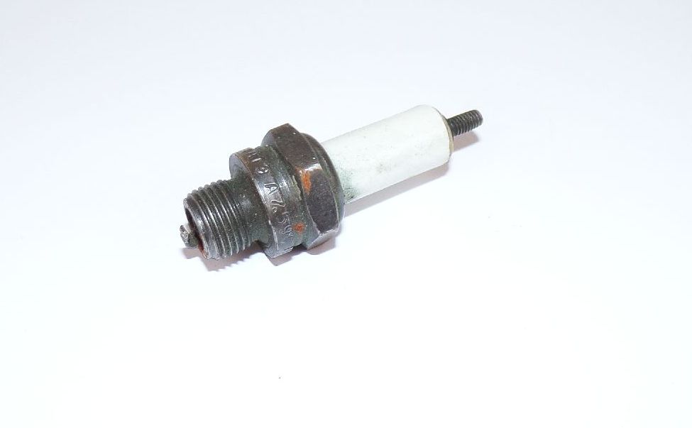 Alte Zündkerze TAT3 A7,5 9 C III 67 3 Oldtimer 