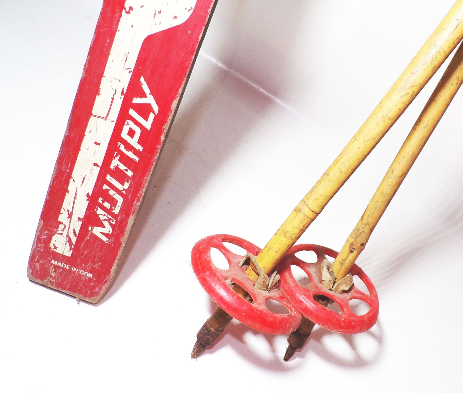 Germina Multiply Kinderski Skier DDR Ski Rot mit Skistöcken