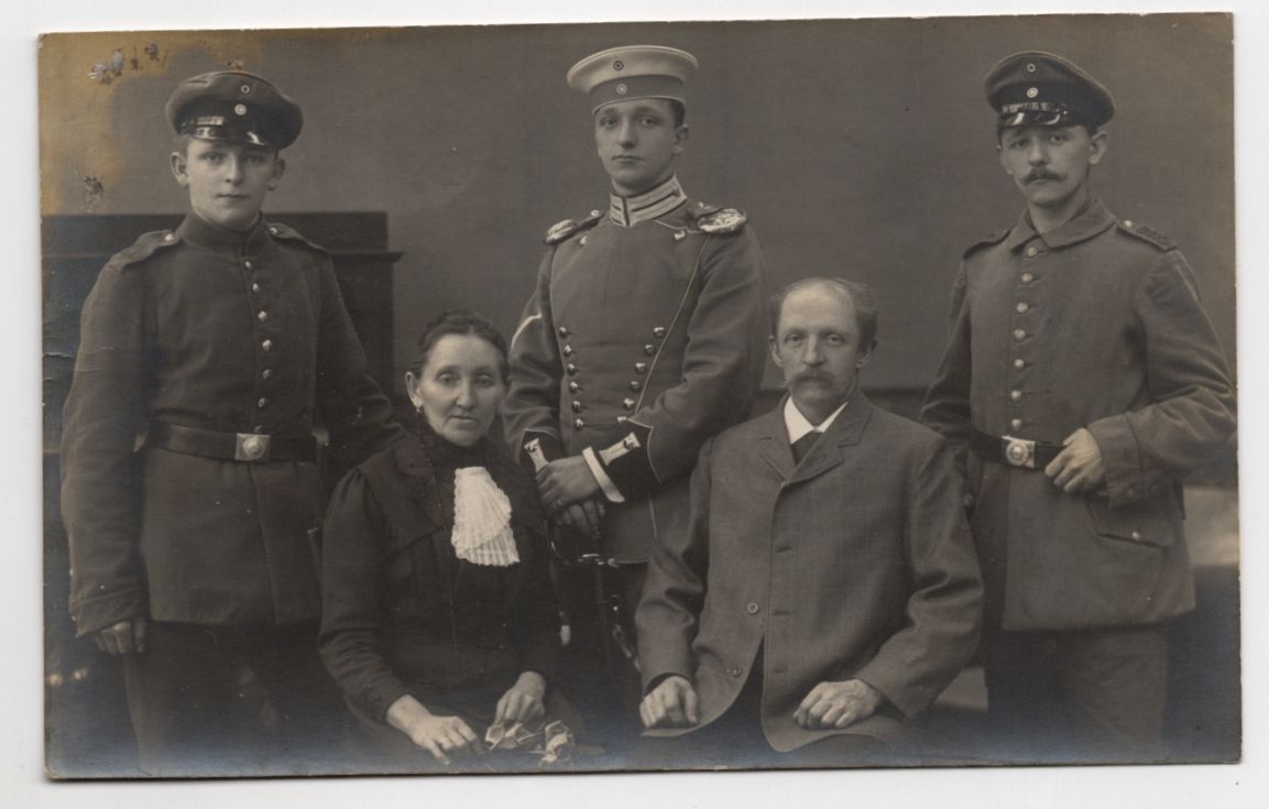 Foto Ak Familienfoto Ulan Infanterie 1 Wk WW1