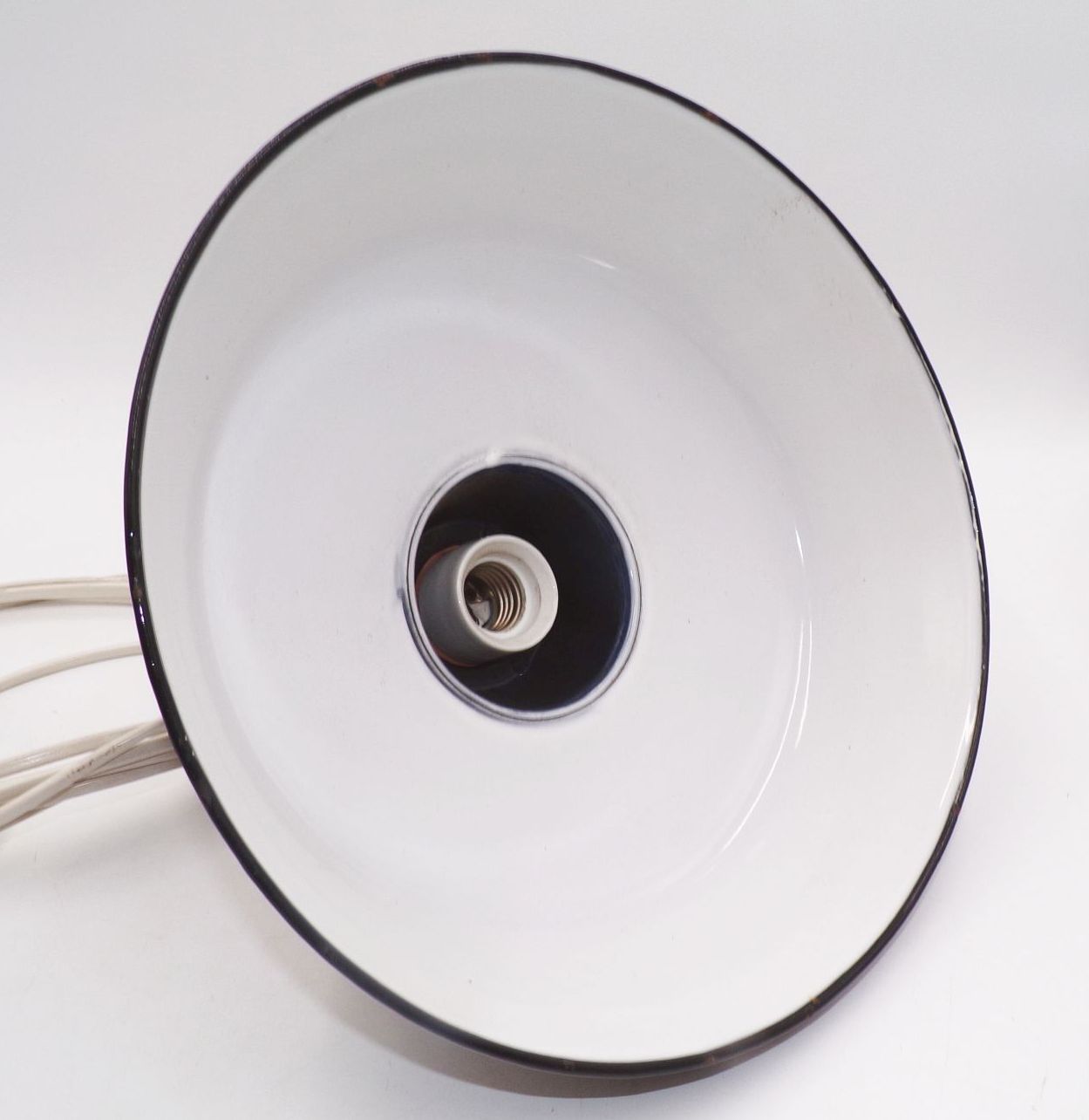 Alte Email Lampe Leuchte schwarz E27 Deckenleuchte Alte Email Lampe Leuchte schwarz E27 Deckenleuchte
