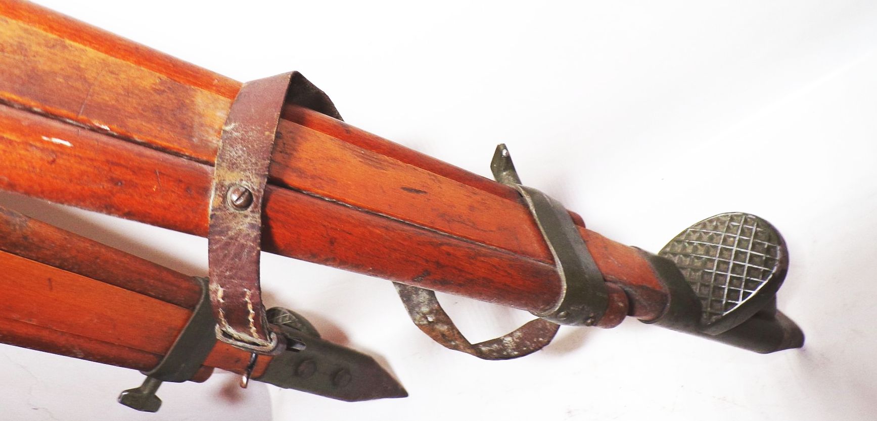 Altes Dreibeinstativ XXL Holz Metall wohl 2 Wk Wehrmacht Stativ