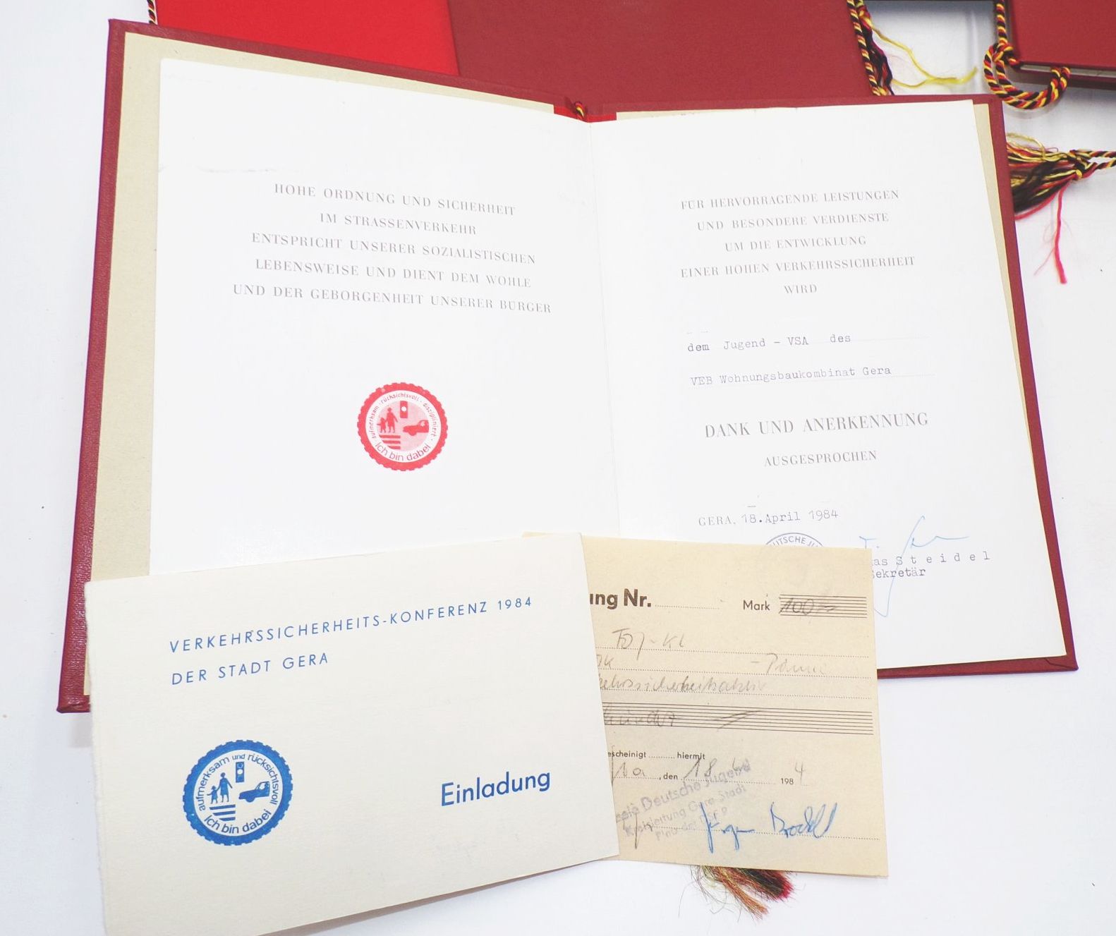Konvolut DDR Abzeichen Urkunden