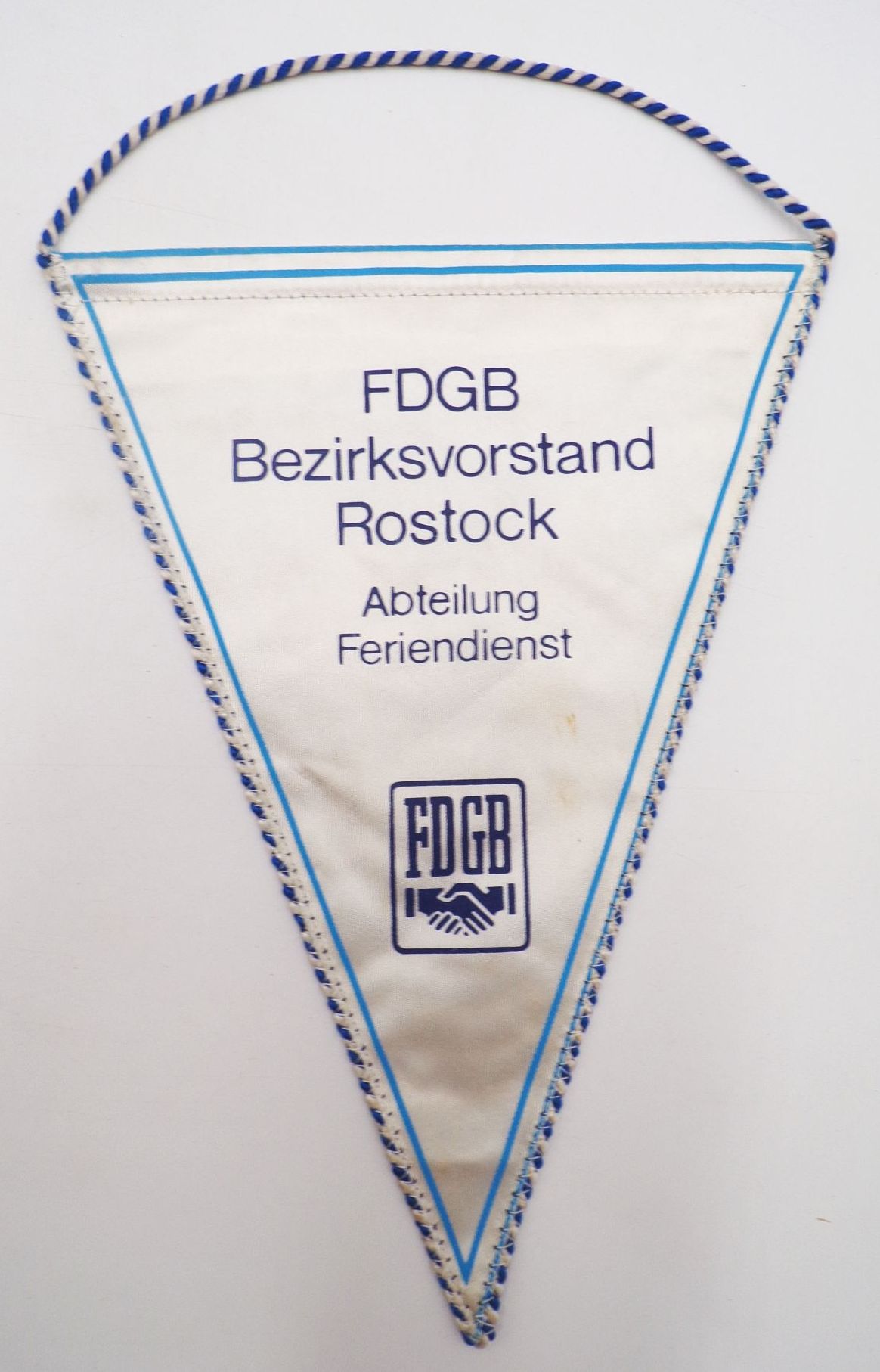 Alter Wimpel FDGB Bezirksvorstand Rostock Abteilung Feriendienst Alter Wimpel FDGB Bezirksvorstand Rostock Abteilung Feriendienst