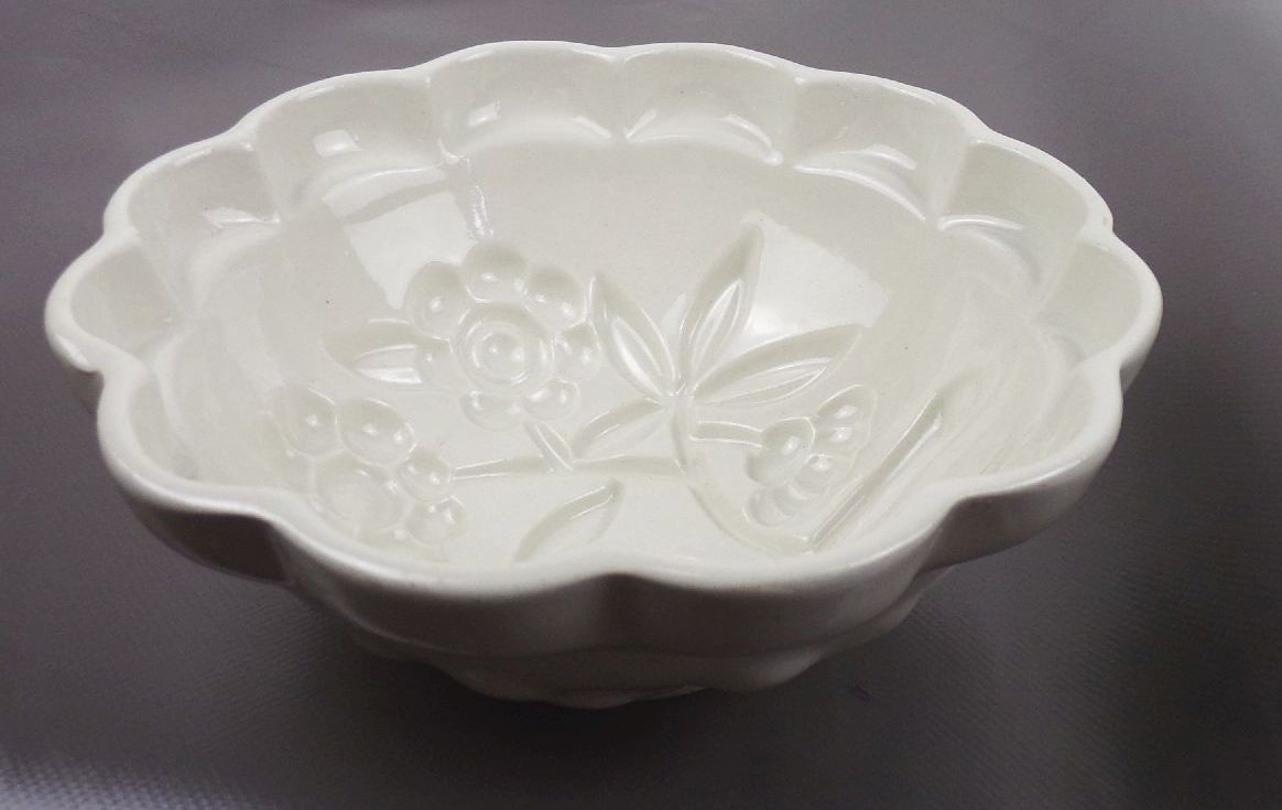 Alte Puddingform Keramik Weiß Blumen Vintage Alte Puddingform Keramik Weiß Blumen Vintage