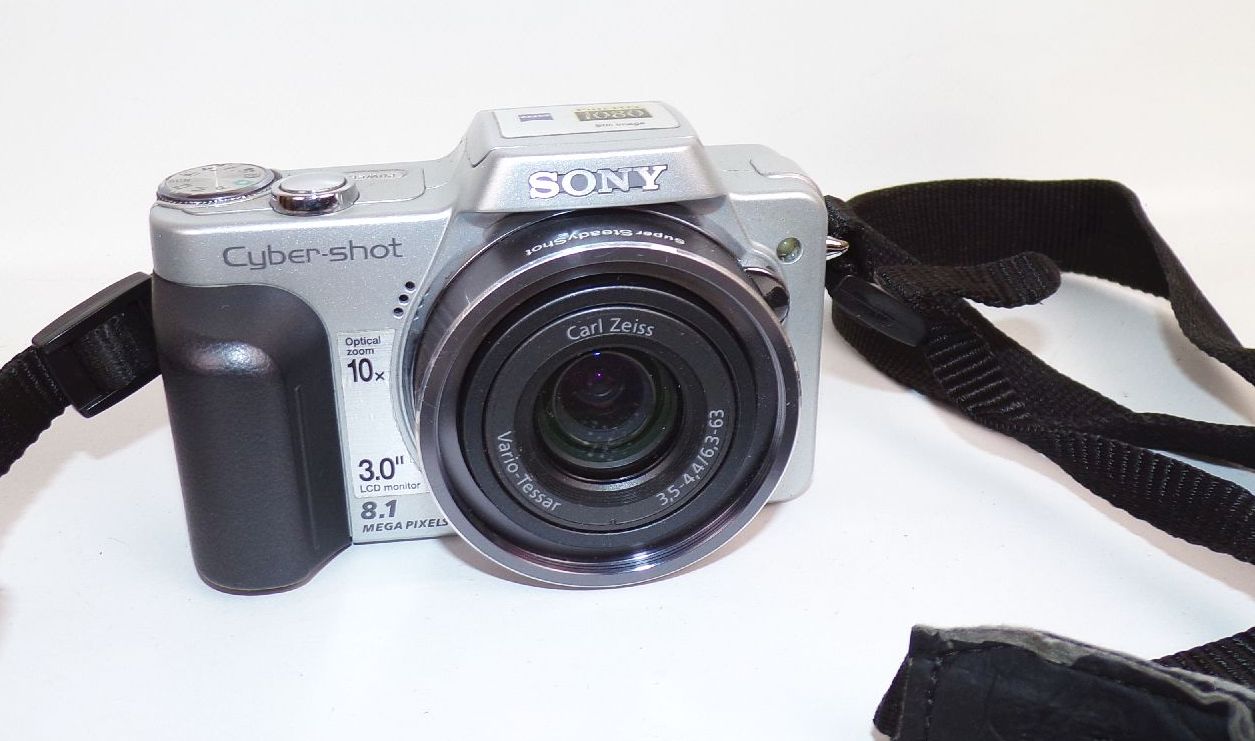 Sony Cybershot DSC-H10 Digitalkamera mit Akku Ladekabel 