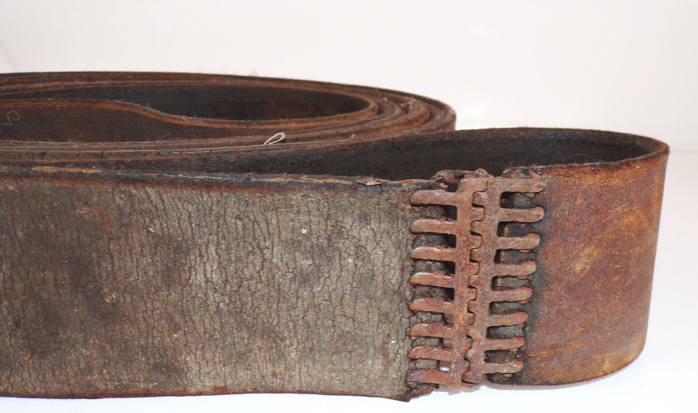 Alter Transmissionsriemen Lederriemen Antriebsriemen Schlaufe 250 cm Alter Transmissionsriemen Lederriemen Antriebsriemen Schlaufe 250 cm