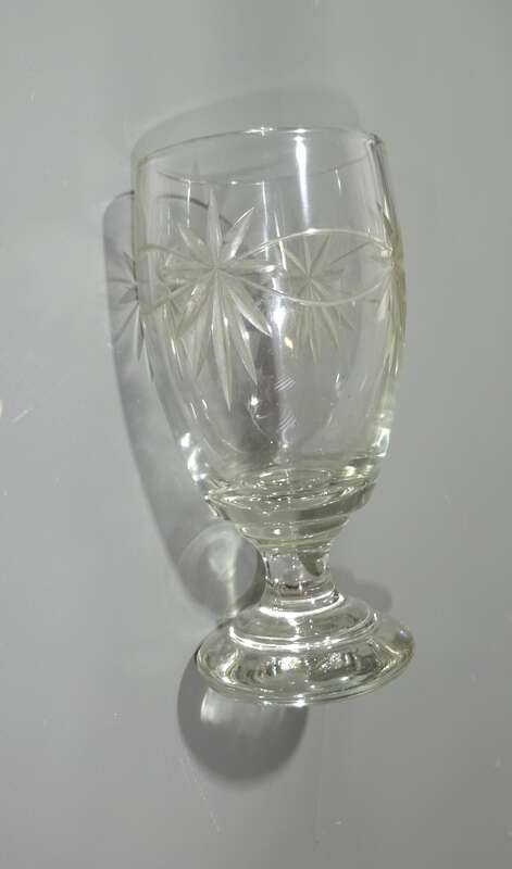 Altes Grogglas geschliffenes Dekor Vintage Glas Deko 