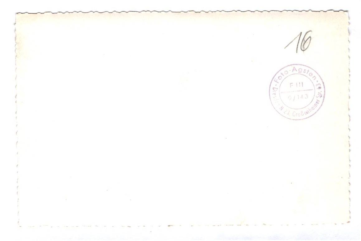 Foto Minol Tankstelle Automobil Öl auffüllen Tankwart Service 1960er 