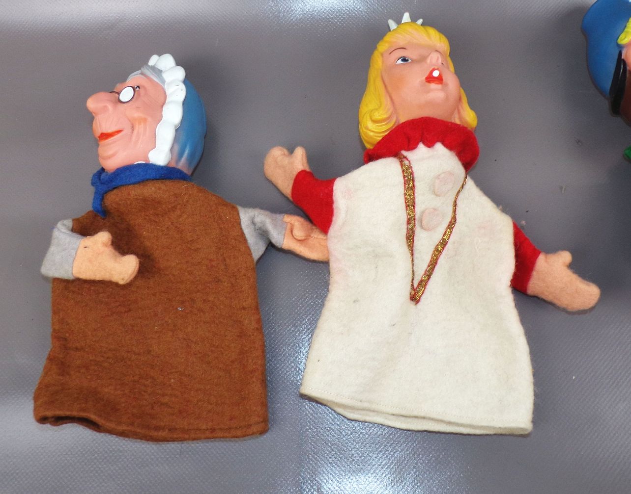 Konvolut DDR Kasperlepuppen Handpuppen Pittiplatsch Schnatterinchen Kasperle