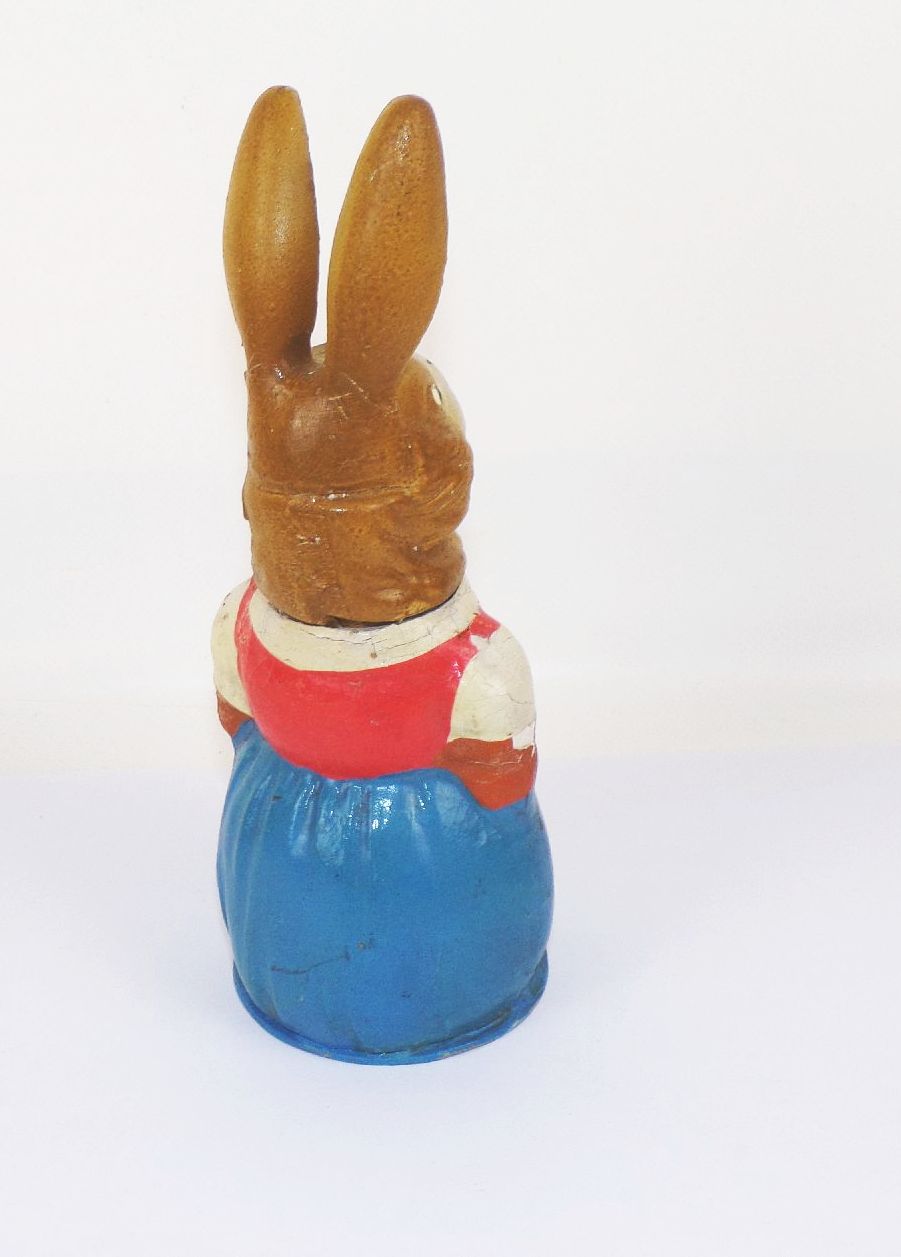 Alter Candy Container Frau Osterhase Bunt aus Pappmaschee Alter Candy Container Frau Osterhase Bunt aus Pappmaschee