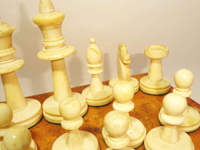 Alte Schachfiguren Weiss Rot Bein Deko Schach Figur