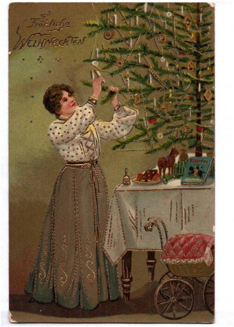 Weihnachten Postkarte Frau schmückt Christbaum gold geprägt Ak 