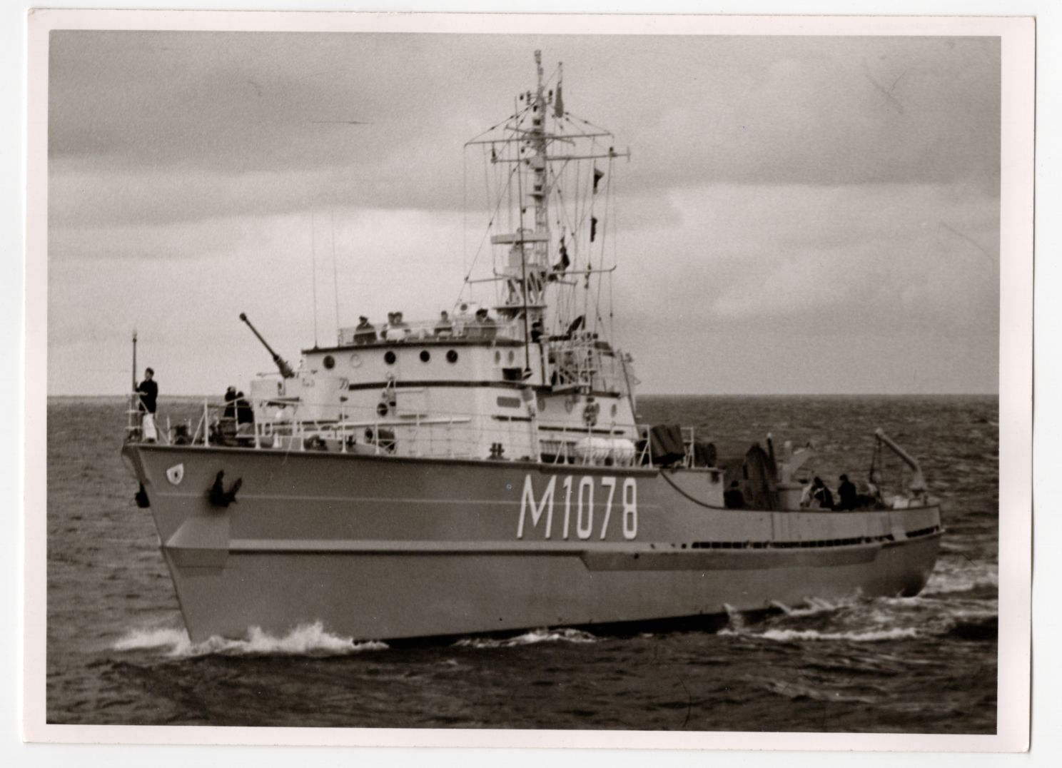Foto M1078 Bundesmarine Küsten Minensuchboot Cuxhaven Foto M1078 Bundesmarine Küsten Minensuchboot Cuxhaven