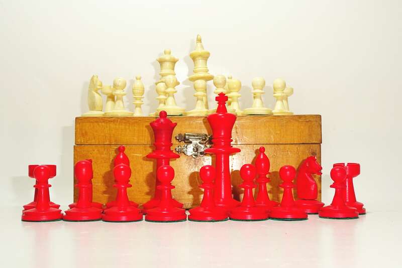 Alte Schachfiguren Weiss Rot Bein Deko Schach Figur