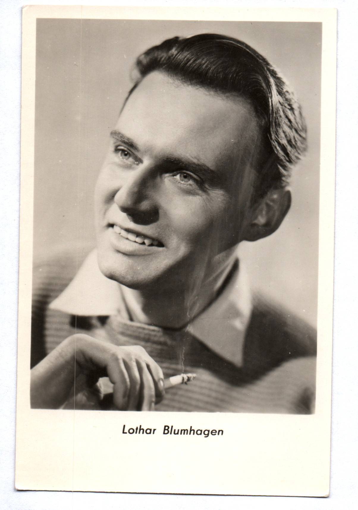 Ak Lothar Blumhagen mit Zigarette DDR Schauspieler 1955