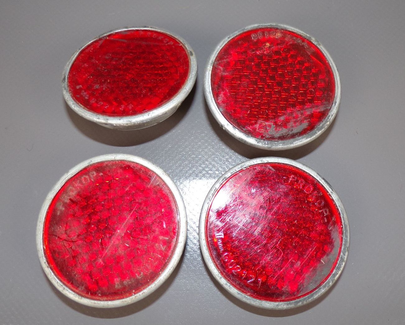 4 alte Reflektoren Bollerwagen Fahrrad Rückblicht Rot Alu Kunststoff DDR 