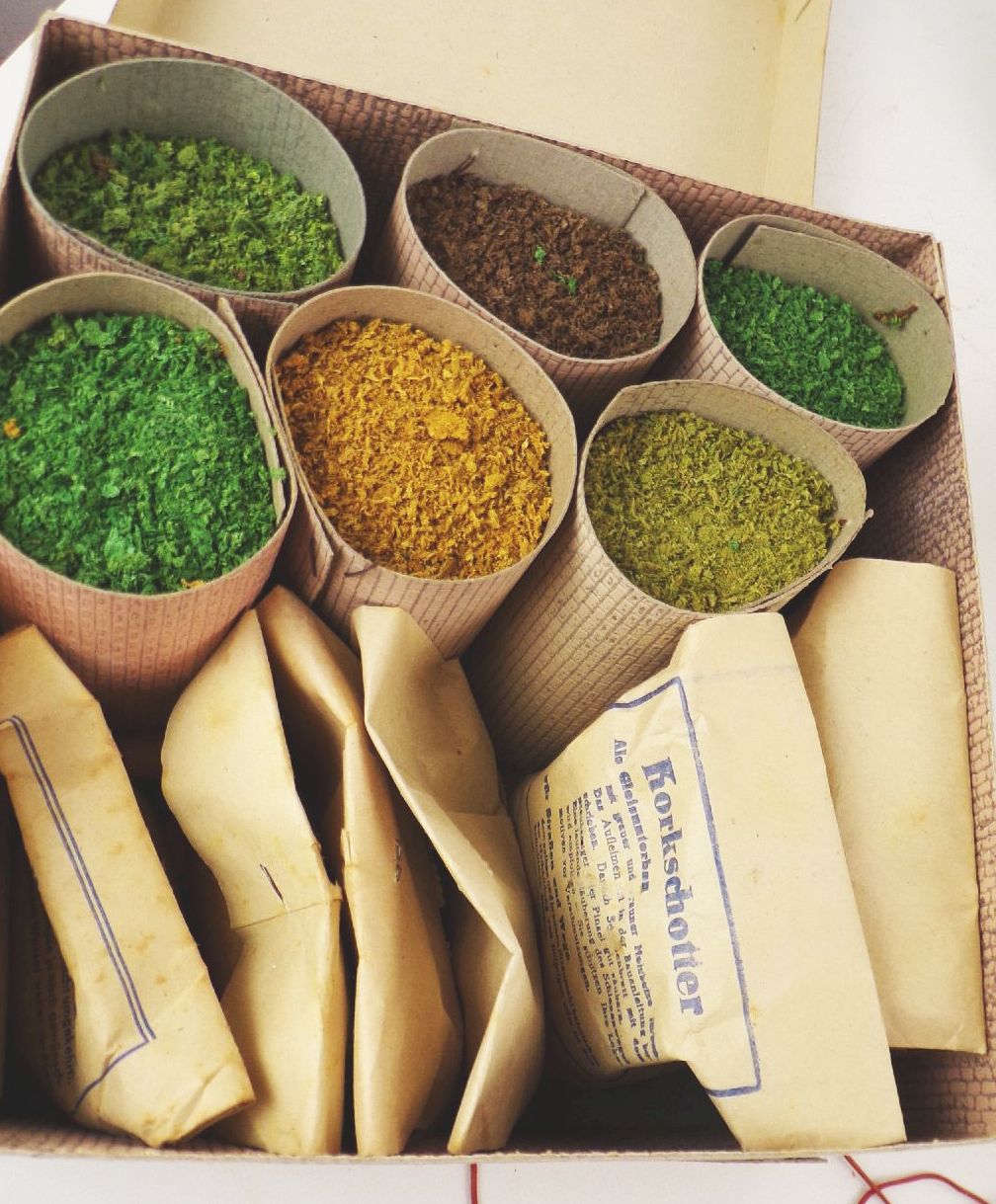 Konvolut H0 Modellbau Häuser Streumaterial Loks Bastlermaterial