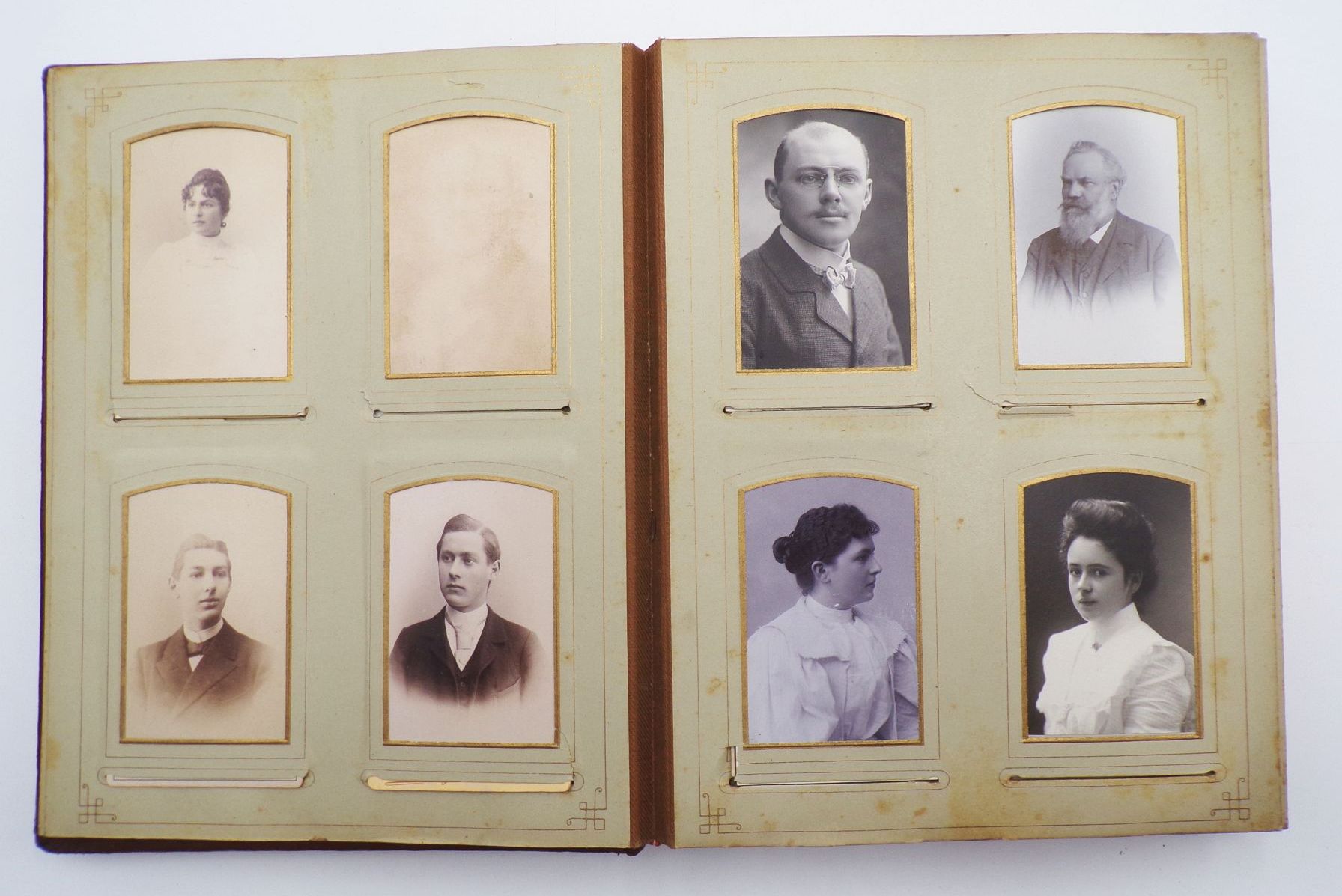 Altes Fotoalbum mit CDV Fotos und Kabinettaufnahmen um 1900