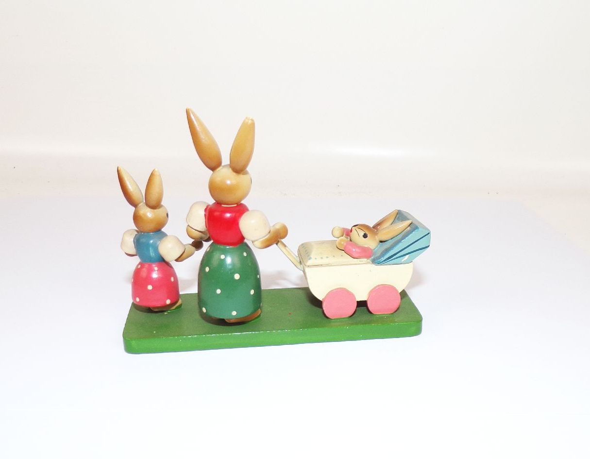 Esco Osterhasen Mutter mit Kinderwagen Osterschmuck Figur 