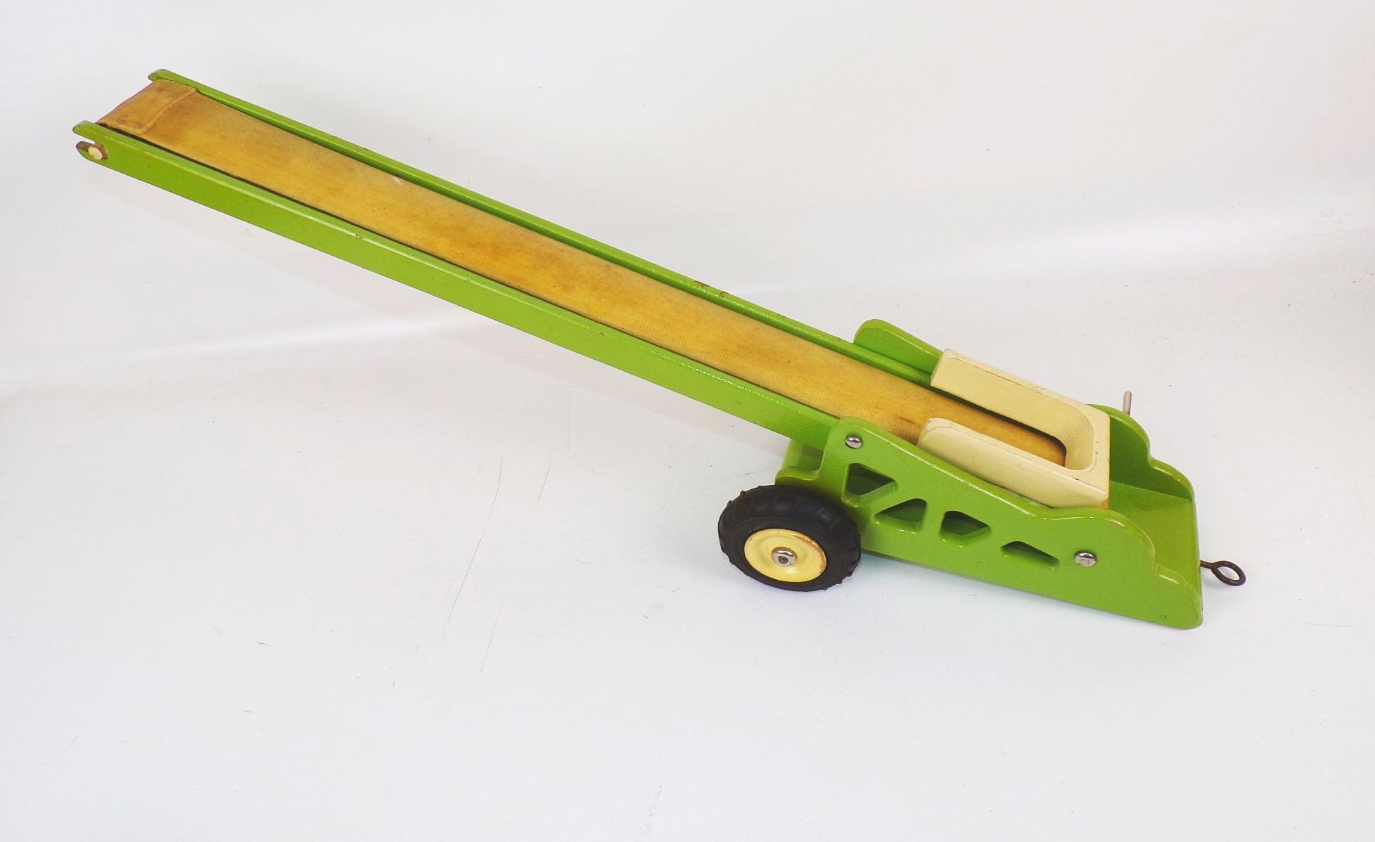 Gecevo Traktor mit Förderband DDR Holzspielzeug