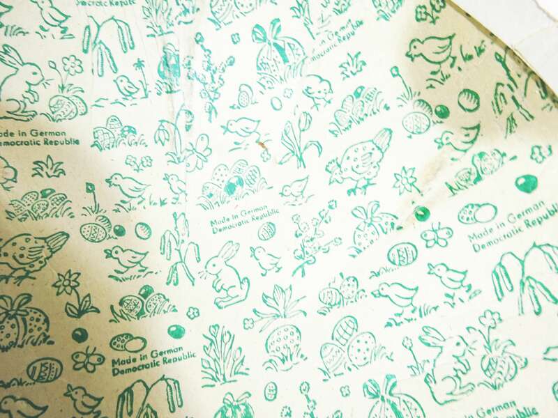 DDR Osterei Pappei Ostern Eastern candy container Vintage 