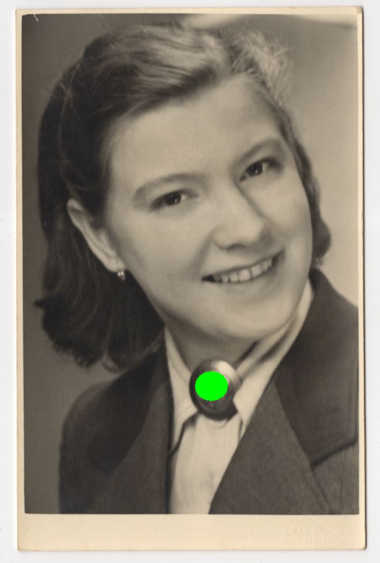 Foto Ak weiblicher RAD Portrait Maid 2 Weltkrieg Brosche Wien 1942