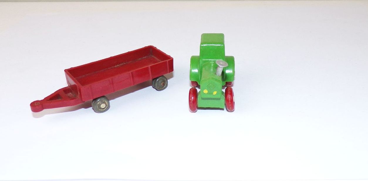 Iges Traktor grün mit Anhänger in rot DDR H0 Modelle Iges Traktor grün mit Anhänger in rot DDR H0 Modelle