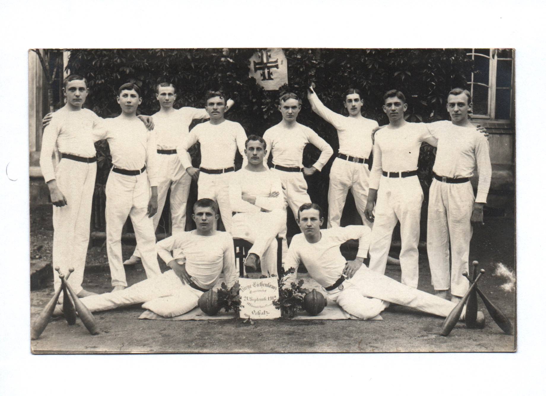 Foto Ak Oschatz 1912 Herren Kegeln Sport Männer Turnriege Foto Ak Oschatz 1912 Herren Kegeln Sport Männer Turnriege
