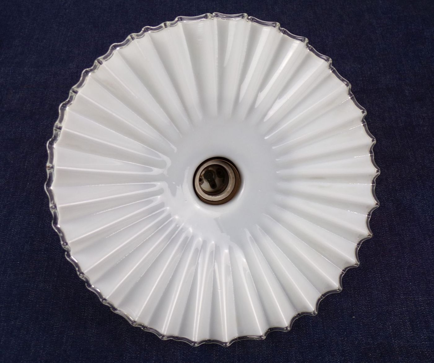 Alte Deckenlampe Glas Messing Wellenform Weiß um 1910 Leuchte 