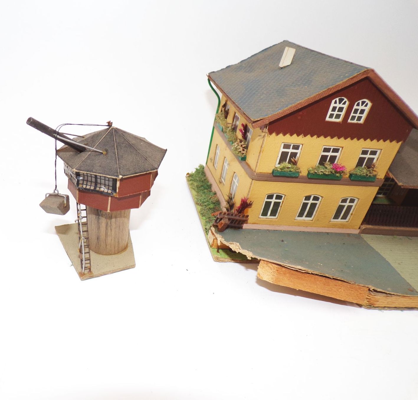 Konvolut alte Gebäude Häuser H0 aus Pappe DDR um 1950 bis 1960er 