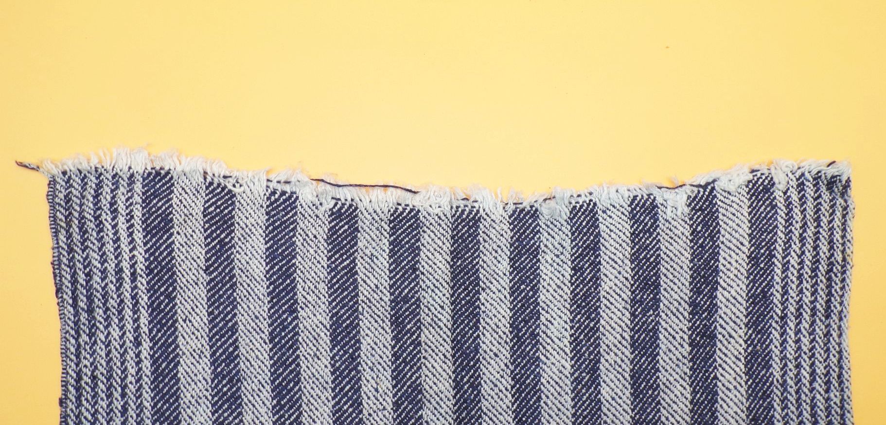 Altes DDR Handtuch blau weiß liniert 46 x 112 cm Vintage