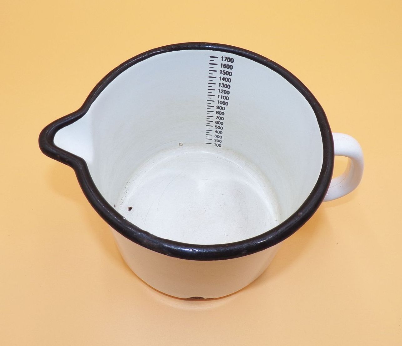 Alter Emaille Topf Schnabeltopf Weiß mit Skala Pflanzgefäß Vintage 