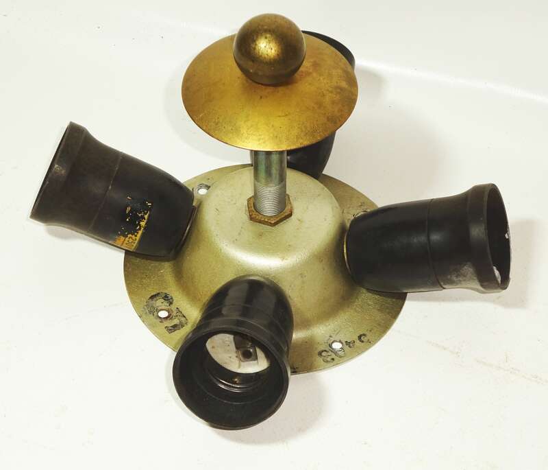 Altes Lampenteil 4 Lampenfassungen Mittelteil Konsole Verteiler DDR 