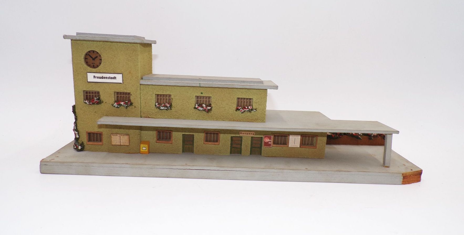 Bahnhof Freudenstadt wohl Temos Schröters Lehrmittel Wasserturm H0 TT Holz
