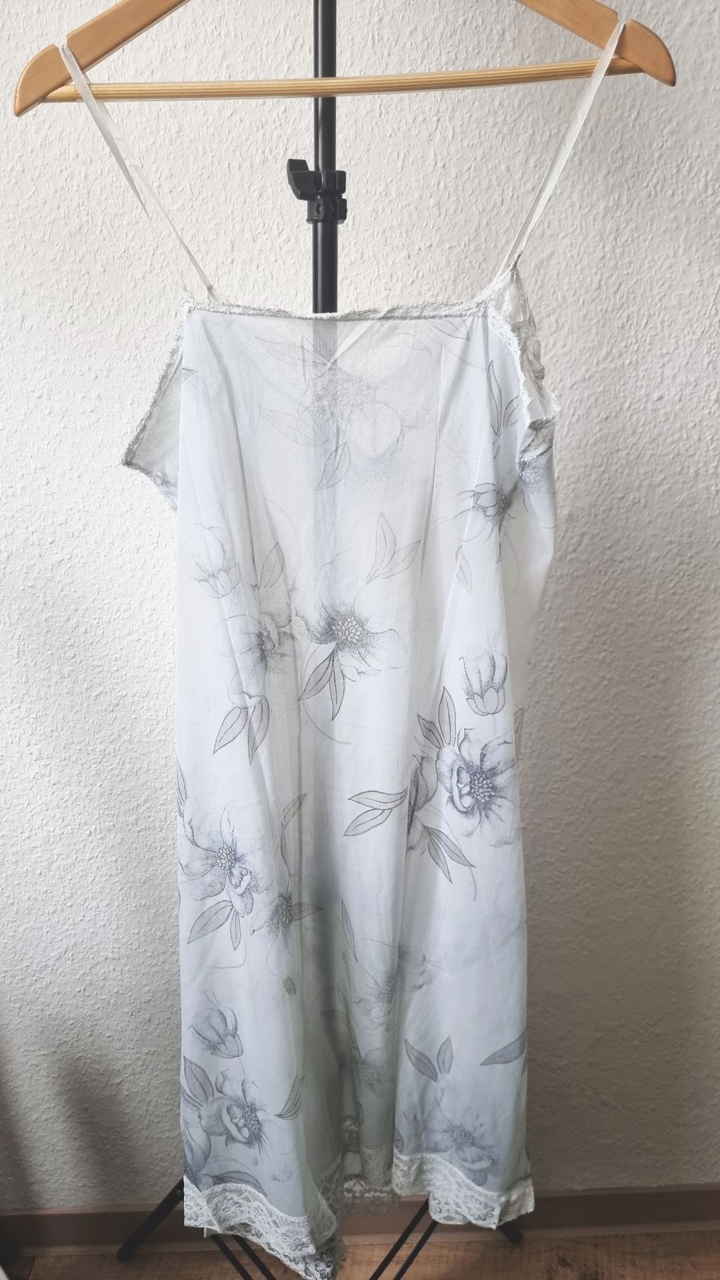 Negligee hellblau mit Blumenmuster Vintage Nachthemd Retro mit Spitze Negligee hellblau mit Blumenmuster Vintage Nachthemd Retro mit Spitze