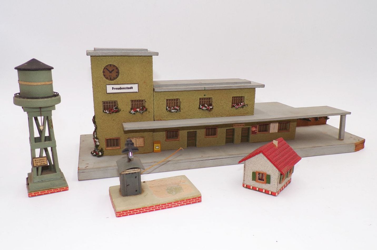 Bahnhof Freudenstadt wohl Temos Schröters Lehrmittel Wasserturm H0 TT Holz