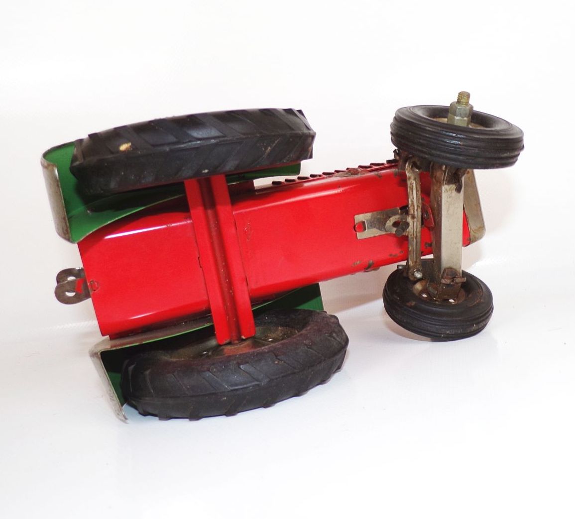 Alter Traktor Trecker mit Anhänger Blechspielzeug um 1950