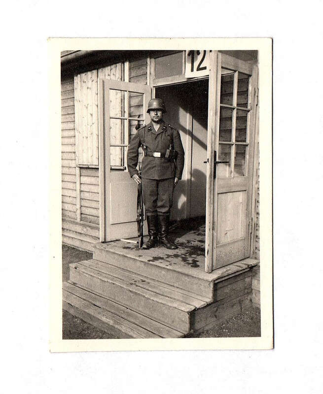Foto Soldat Altes Bild Mann in Uniform