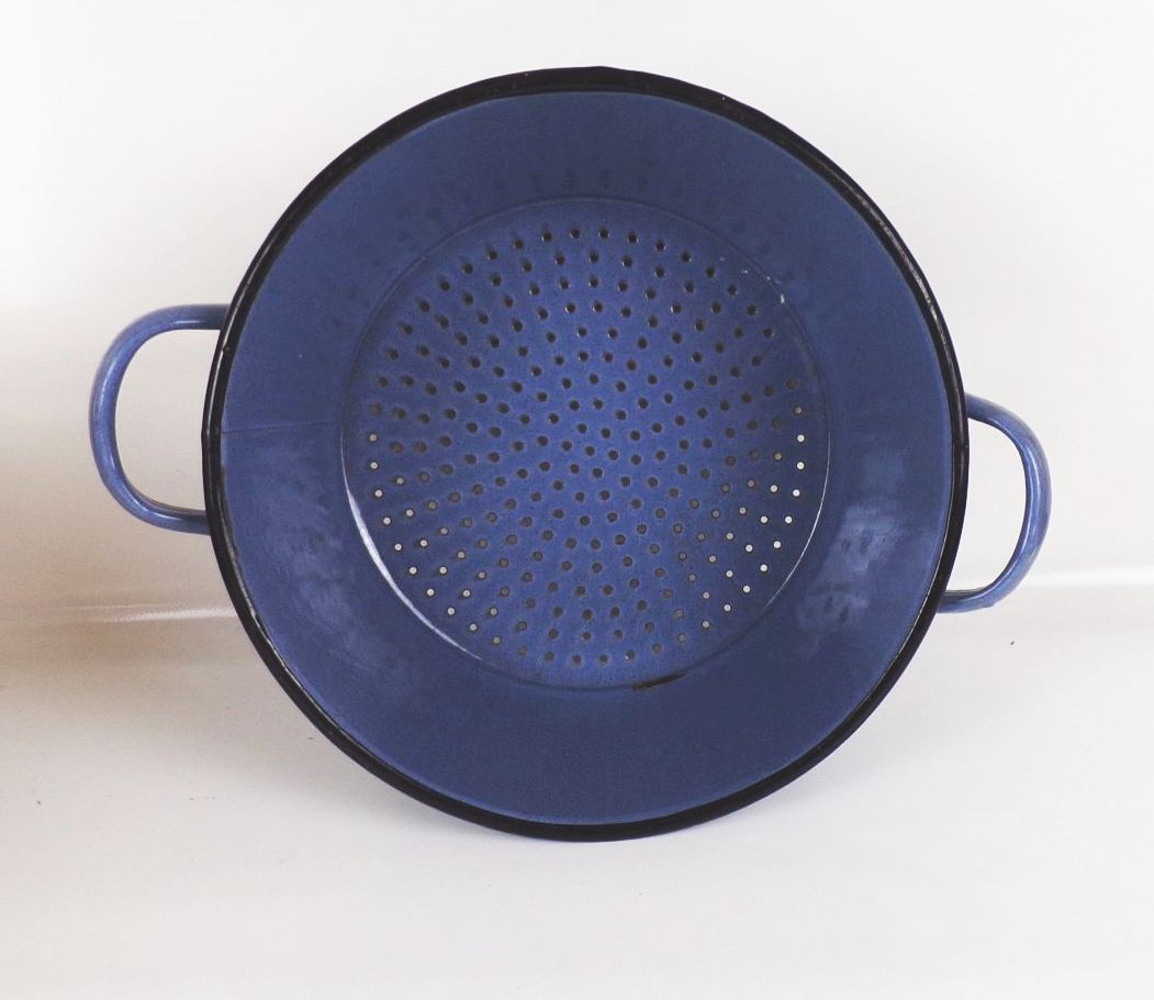 Altes Email Sieb Abtropfsieb Nudelsieb Pflanzgefäß Emaille Gartendeko Altes Email Sieb Abtropfsieb Nudelsieb Pflanzgefäß Emaille Gartendeko