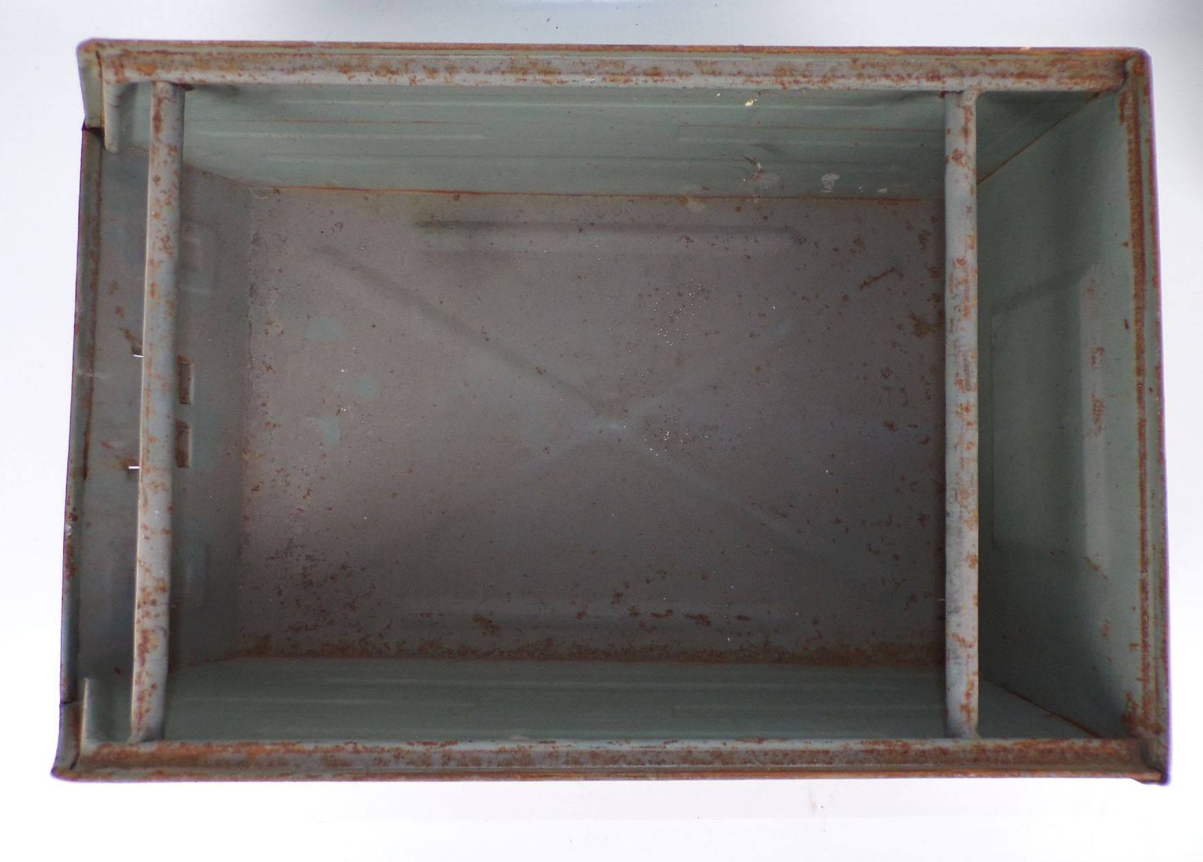 Alte Stapelbox Regal Metallkiste Aufbewahrung Industrie Sichtlagerkasten Werkzeugkiste 