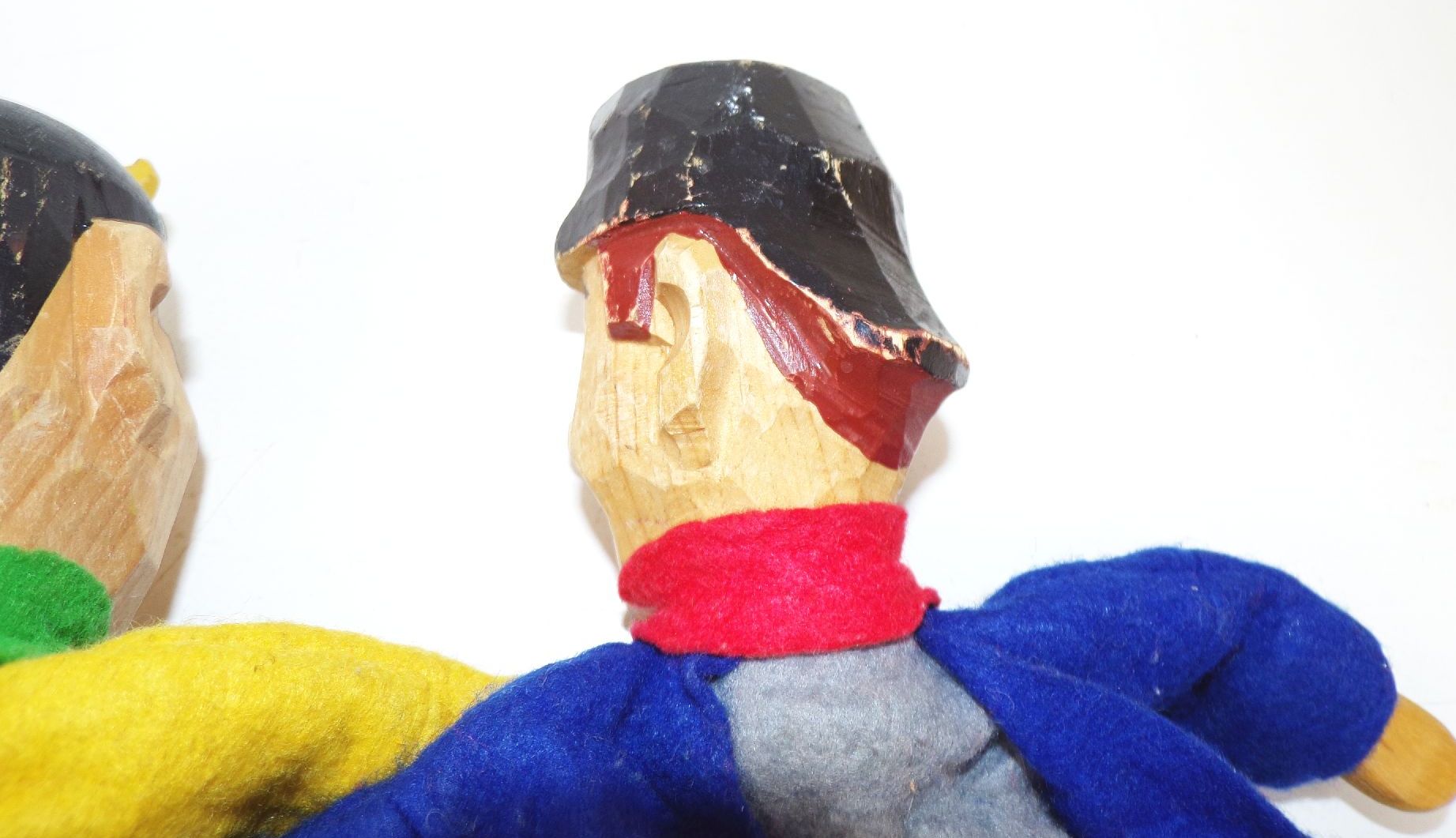 Alte Handpuppen Kasperle Puppen 5 Stück geschnitzte Köpfe 