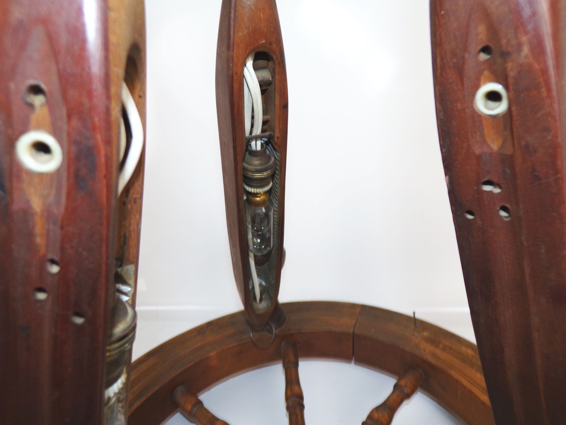 Alte Bauernlampe Deckenleuchte um 1900 geschnitzte Figuren Bauernstube