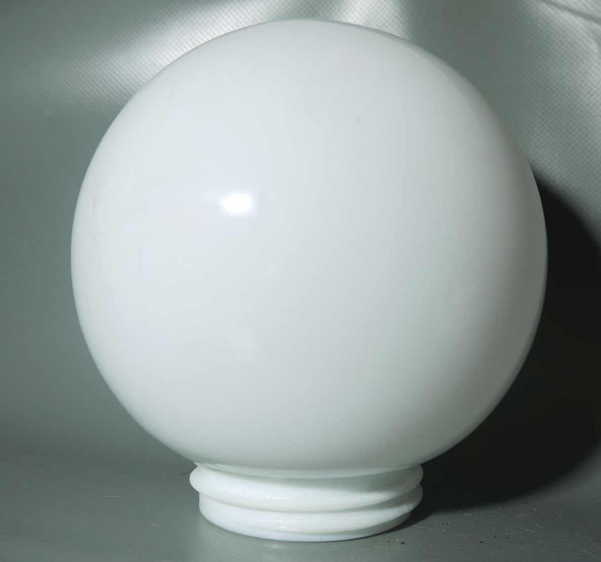 Alte Kugellampe Glas Kellerlampe Weiß Porzellan Fassung Deko Leuchte